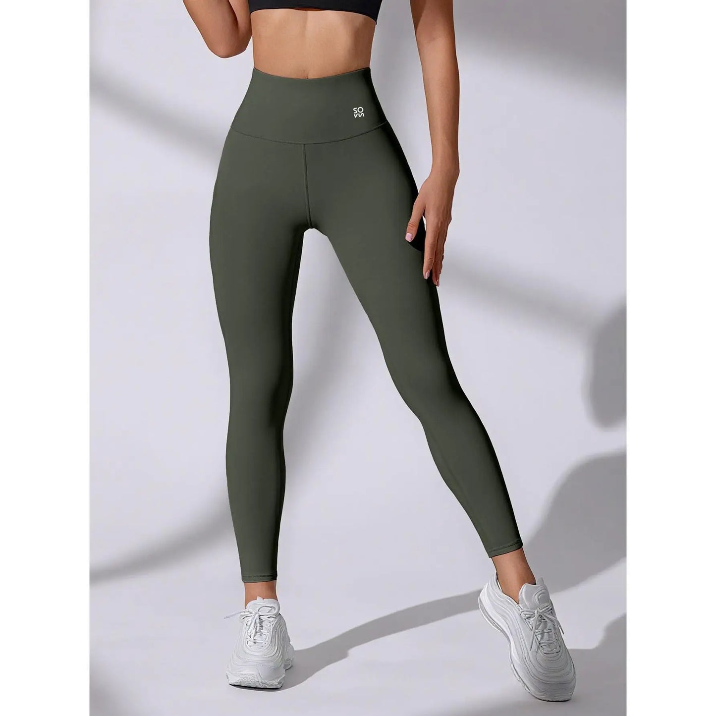 Women's yoga pants come in multiple colors, suitable for running and yoga