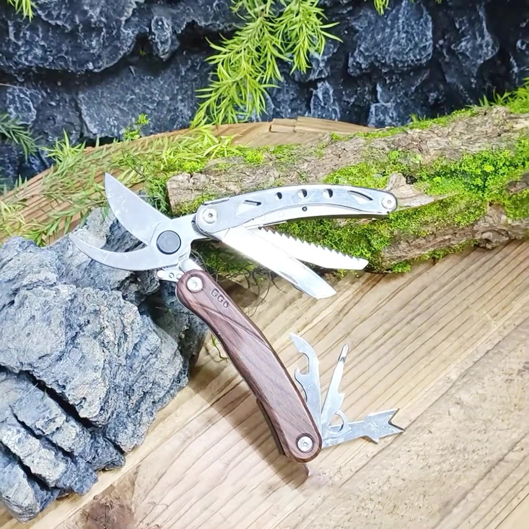 Wautton Multipurpose Garden Clippers with Screwdriver, Saw, Knife, Ruler & More, Compact Garden Shears for Gardening, Camping & Survival Tools