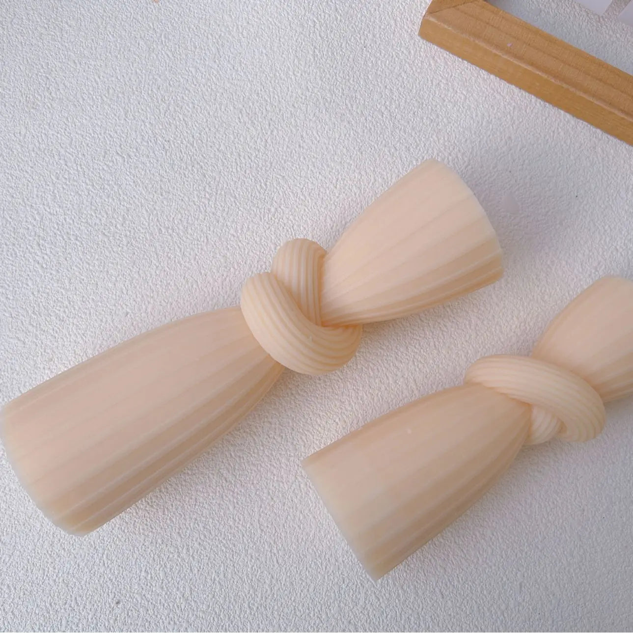 Cross Border Popular Knot Cylindrical Silicone Mold DIY Vertical bar Cylindrical Candle Silicone Mold Gypsum Aromatherapy Candle