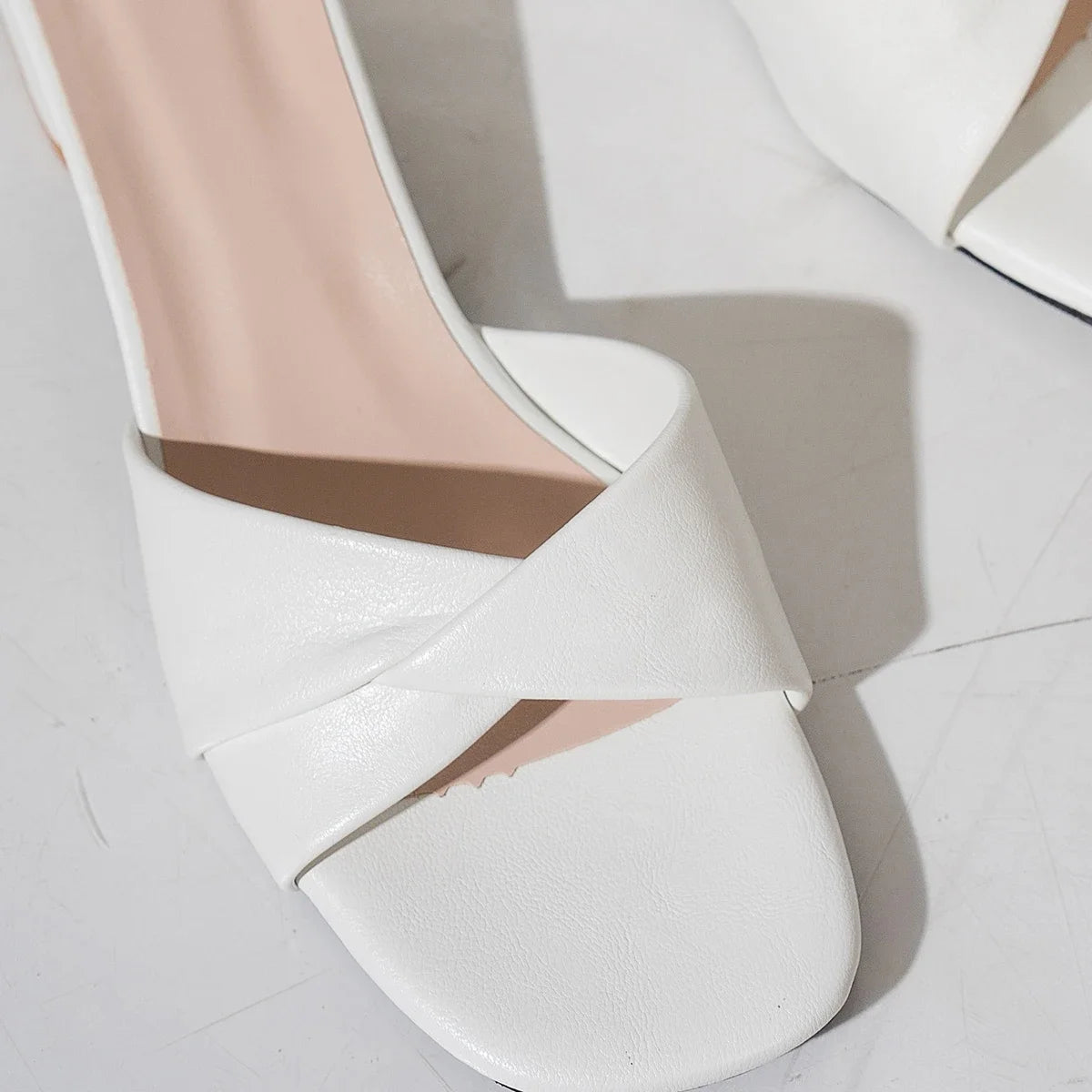 2025 Summer New Fashion Open Toe Solid Color Simple Leather Surface Versatile Candy Color Large Slippers Square Heel Shoes Women