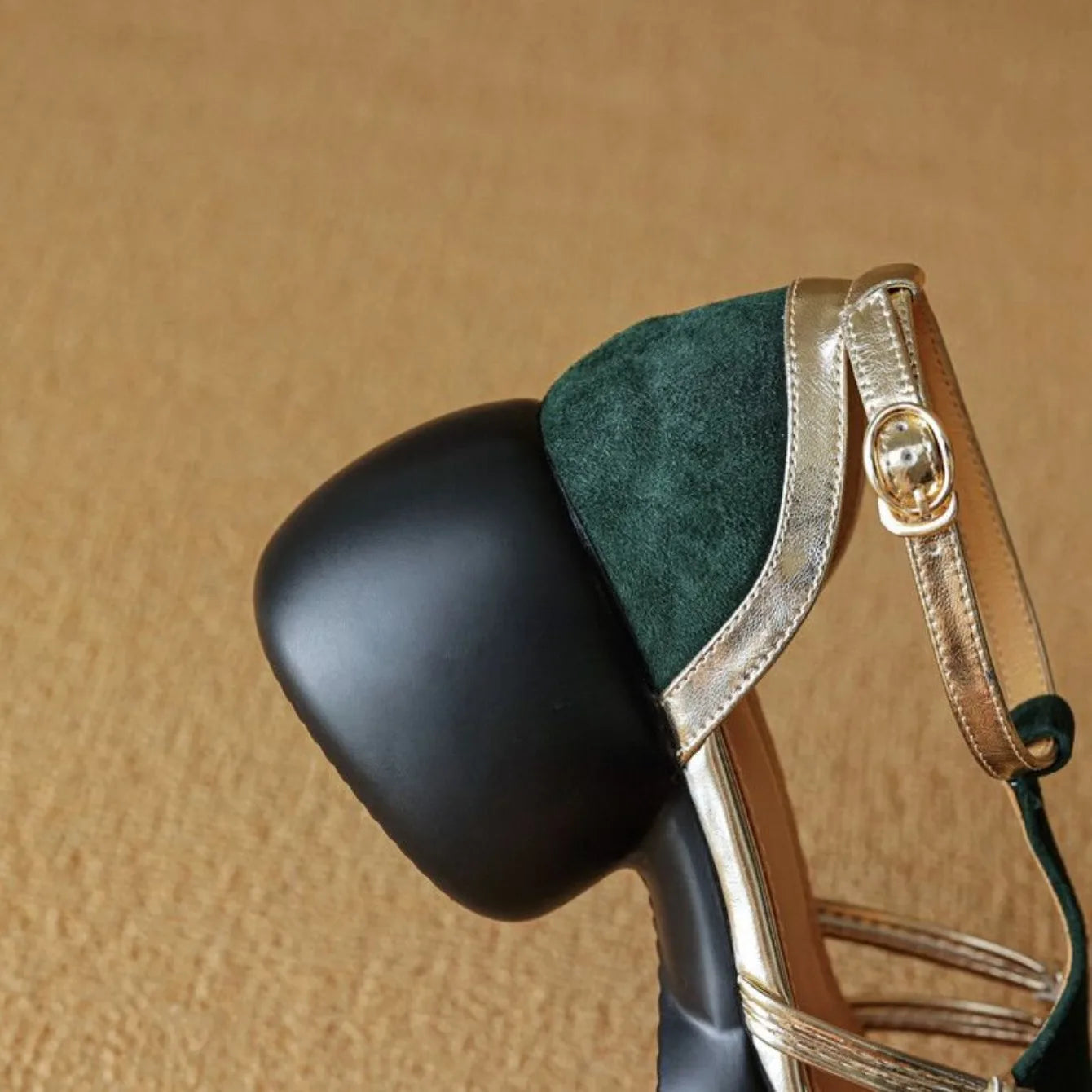 Women's Shoes 2025 New Summer Trend Comfortable Low-heeled Shoes Baotou Casual One-line Buckle Fashion Roman Sandals