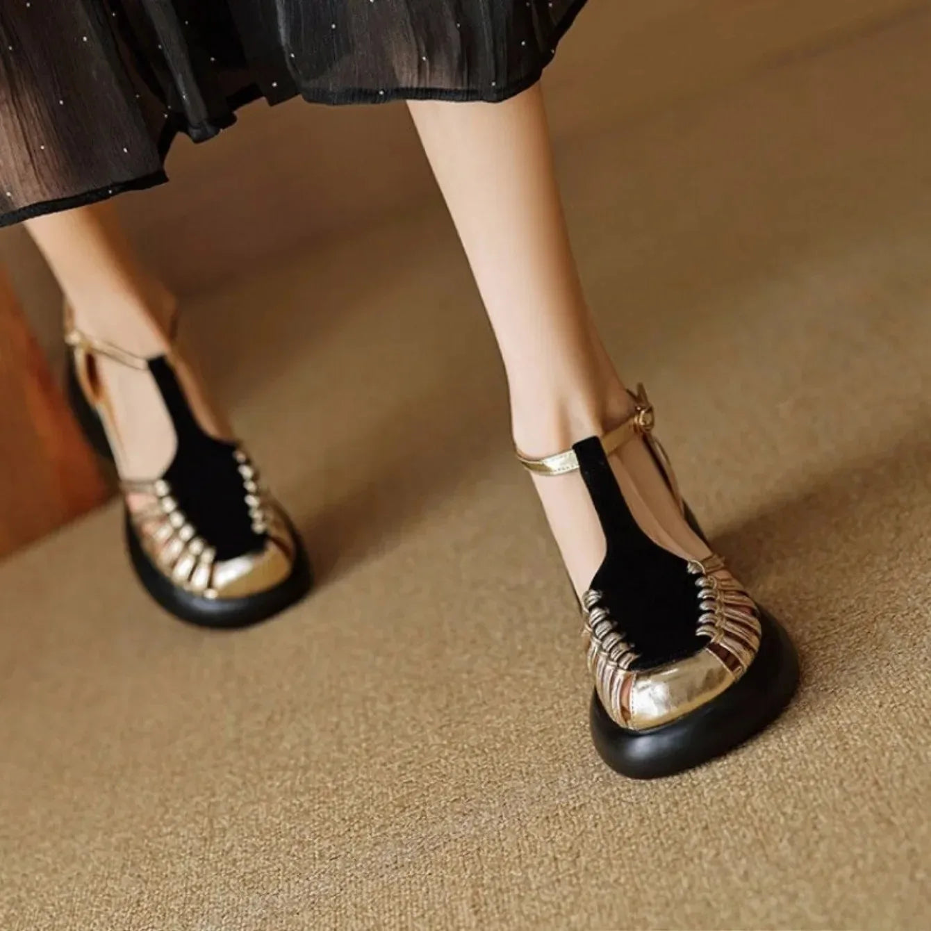 Women's Shoes 2025 New Summer Trend Comfortable Low-heeled Shoes Baotou Casual One-line Buckle Fashion Roman Sandals